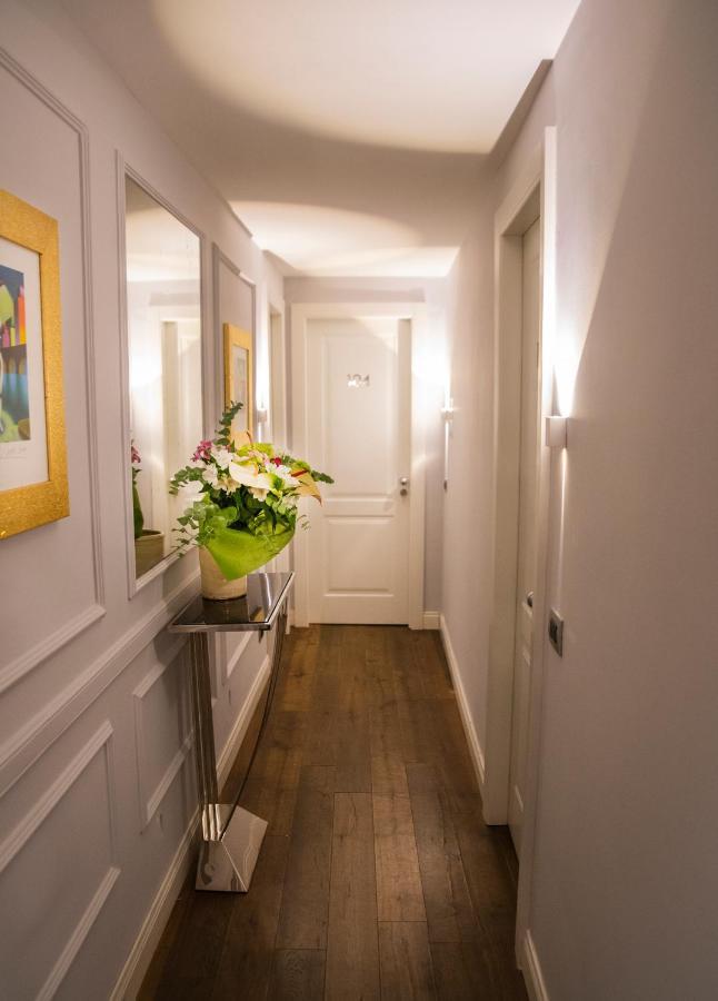Relais San Lorenzo In Lucina Рим Екстериор снимка