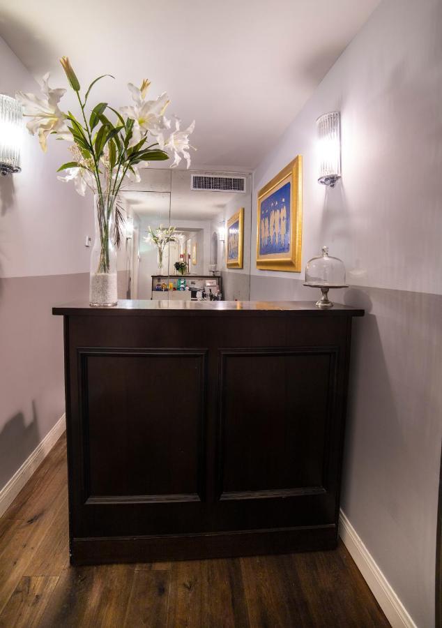 Relais San Lorenzo In Lucina Рим Екстериор снимка
